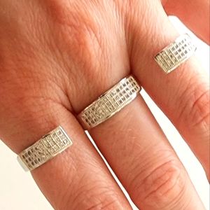 💎 Interwoven 3 Finger Ring